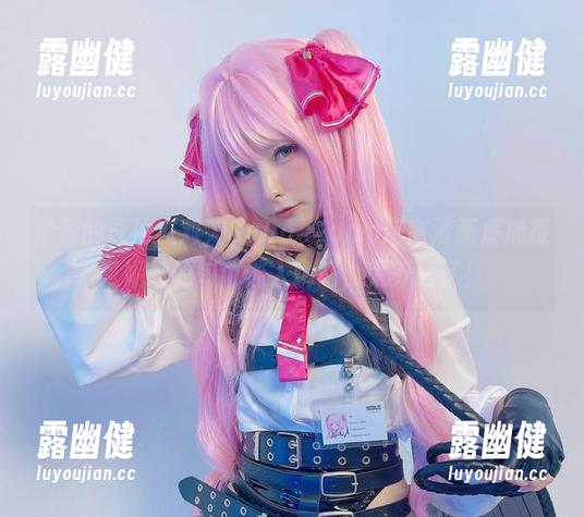 精致的泳池派对，Sayo Momo用高清画质捕捉阿妮丝的每个迷人瞬间，太养眼了！